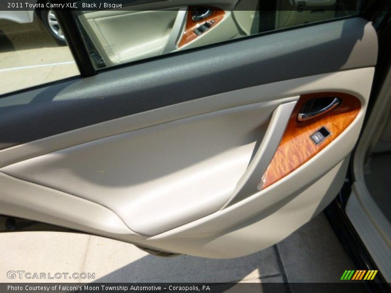 Black / Bisque 2011 Toyota Camry XLE