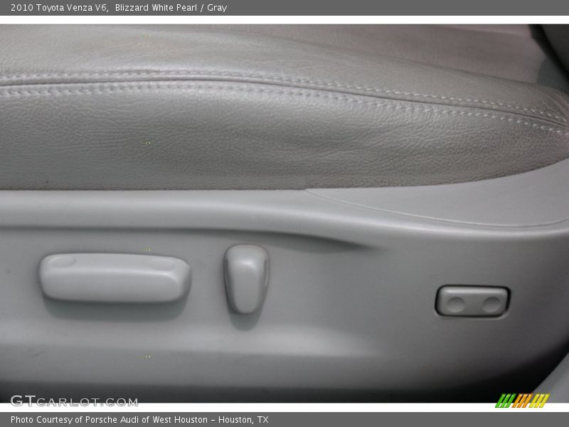 Blizzard White Pearl / Gray 2010 Toyota Venza V6