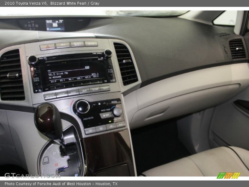 Blizzard White Pearl / Gray 2010 Toyota Venza V6