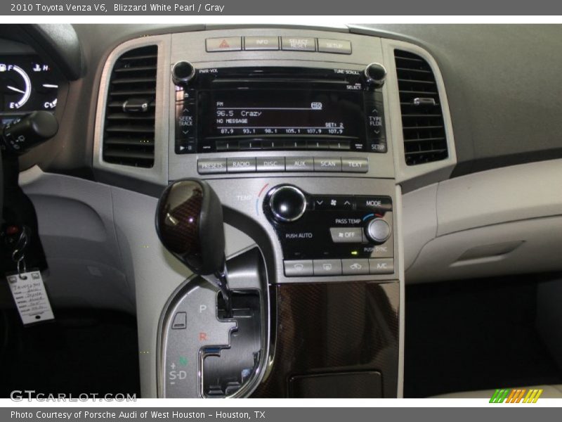 Blizzard White Pearl / Gray 2010 Toyota Venza V6