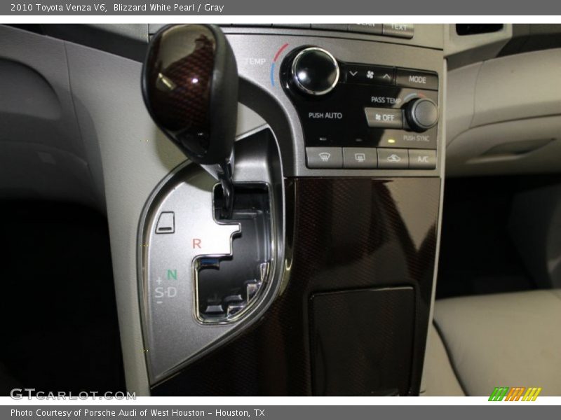 Blizzard White Pearl / Gray 2010 Toyota Venza V6