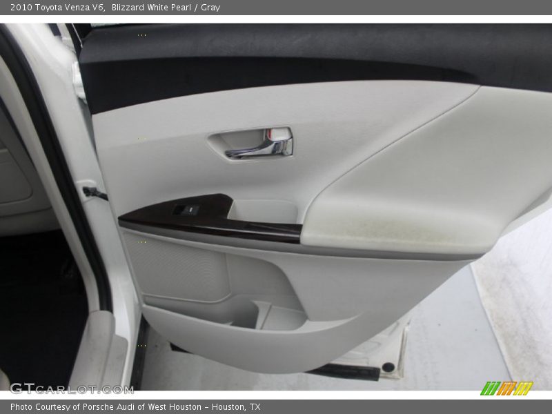 Blizzard White Pearl / Gray 2010 Toyota Venza V6