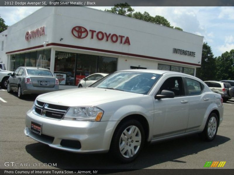 Bright Silver Metallic / Black 2012 Dodge Avenger SE