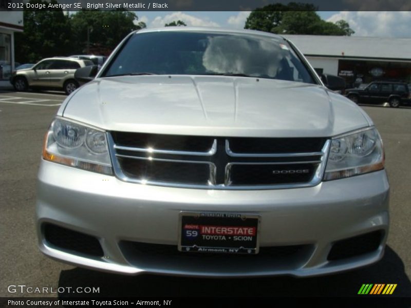 Bright Silver Metallic / Black 2012 Dodge Avenger SE