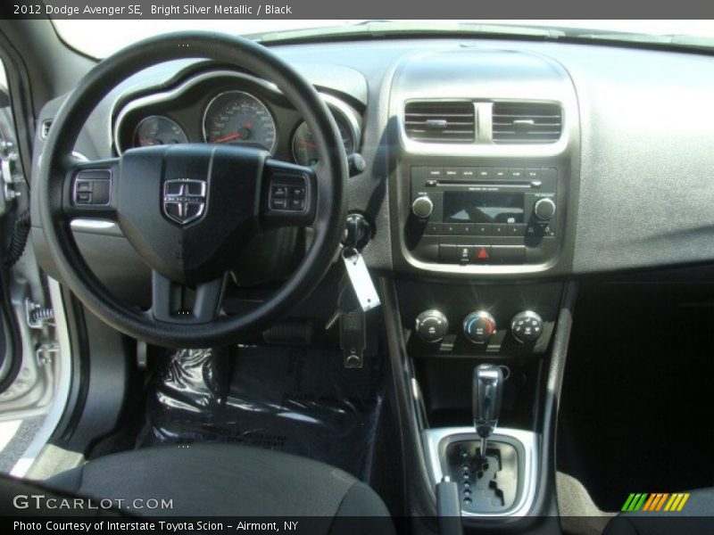 Bright Silver Metallic / Black 2012 Dodge Avenger SE