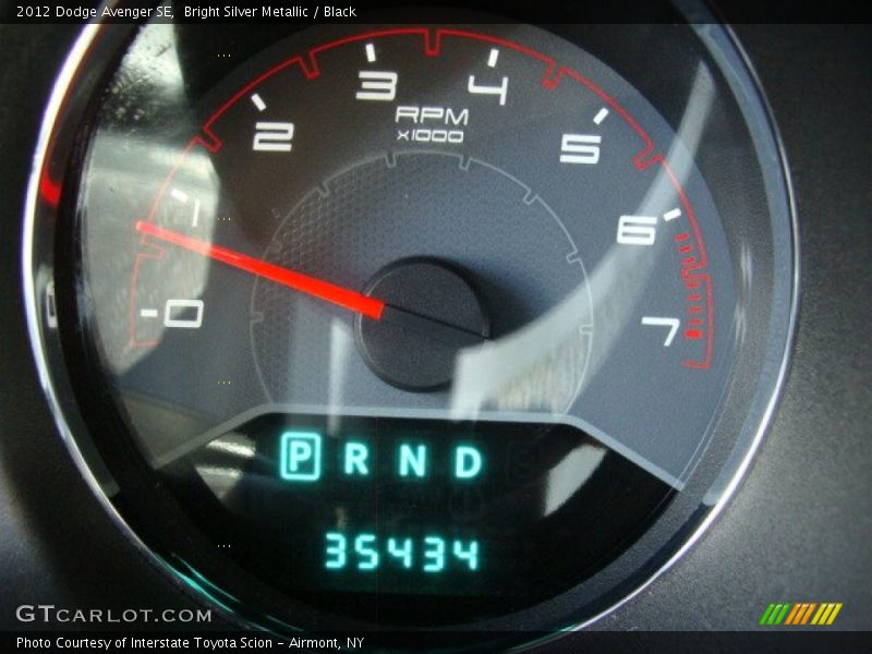 Bright Silver Metallic / Black 2012 Dodge Avenger SE