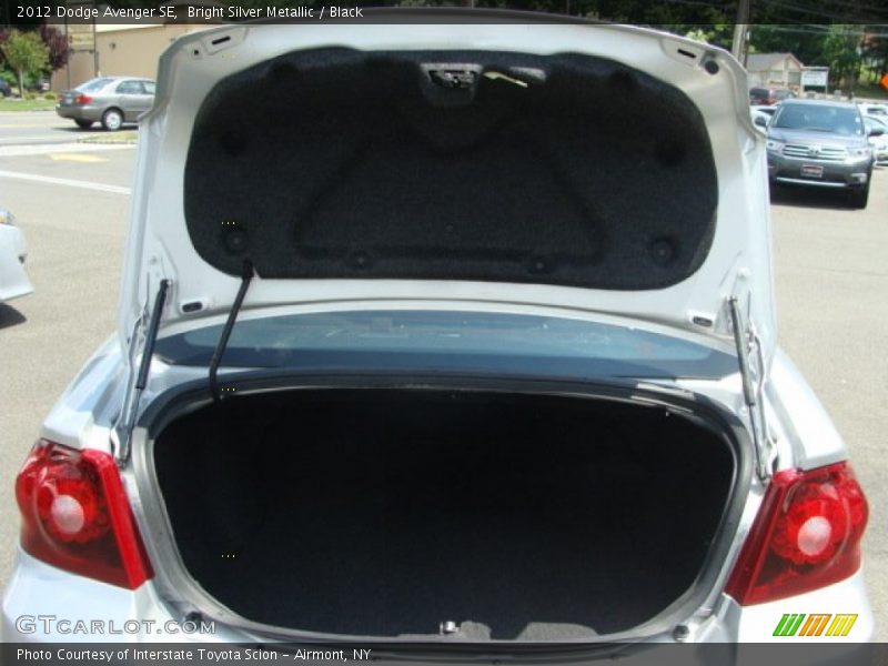 Bright Silver Metallic / Black 2012 Dodge Avenger SE