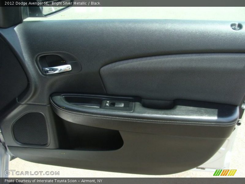 Bright Silver Metallic / Black 2012 Dodge Avenger SE