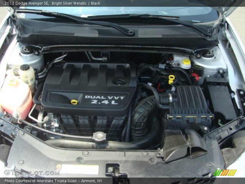 Bright Silver Metallic / Black 2012 Dodge Avenger SE