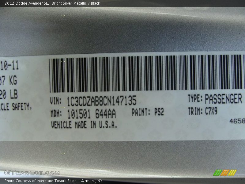 Bright Silver Metallic / Black 2012 Dodge Avenger SE