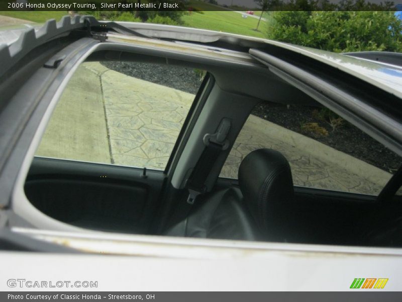 Silver Pearl Metallic / Black 2006 Honda Odyssey Touring