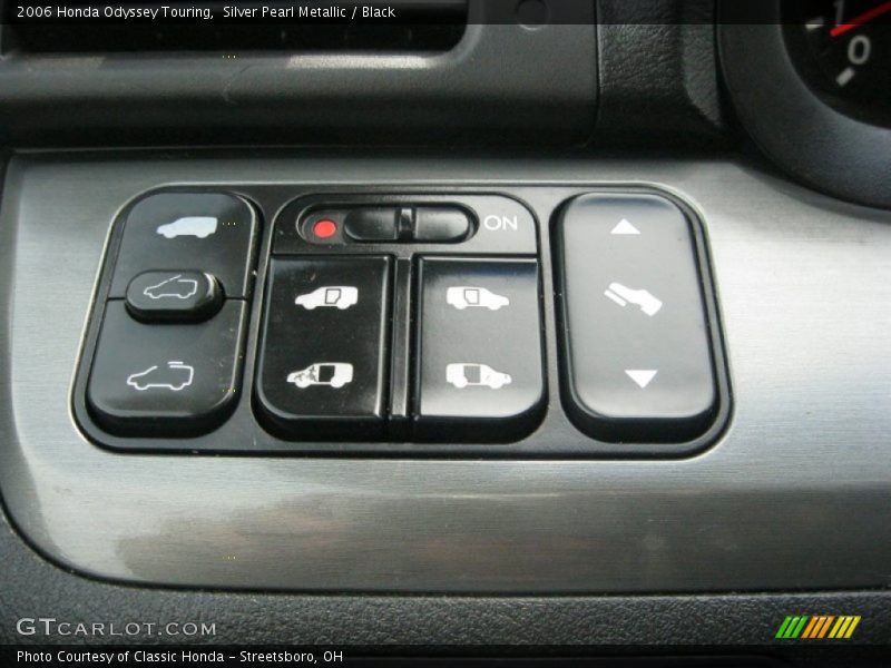 Silver Pearl Metallic / Black 2006 Honda Odyssey Touring