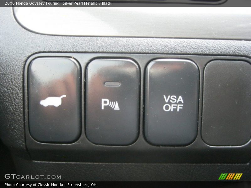 Silver Pearl Metallic / Black 2006 Honda Odyssey Touring