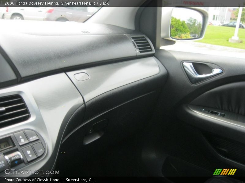 Silver Pearl Metallic / Black 2006 Honda Odyssey Touring