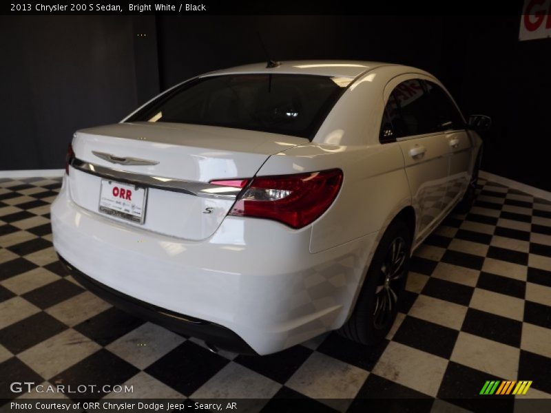 Bright White / Black 2013 Chrysler 200 S Sedan