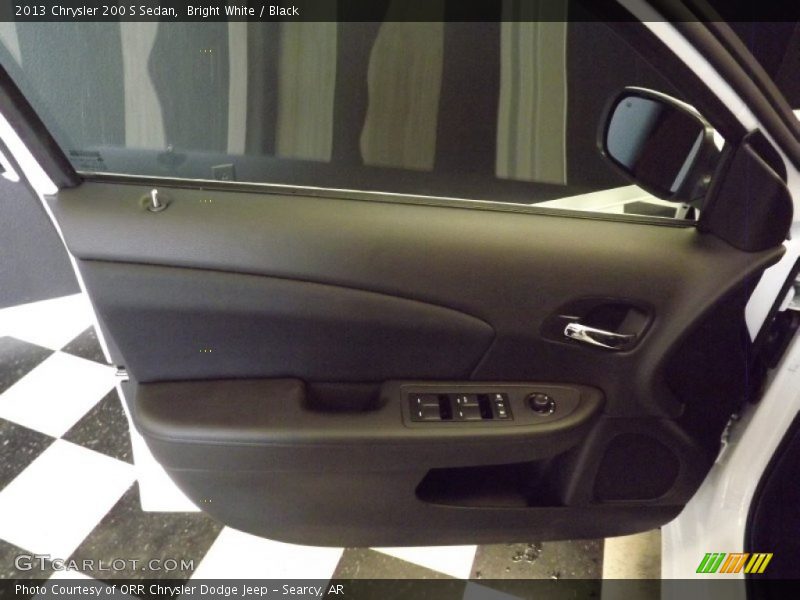 Bright White / Black 2013 Chrysler 200 S Sedan