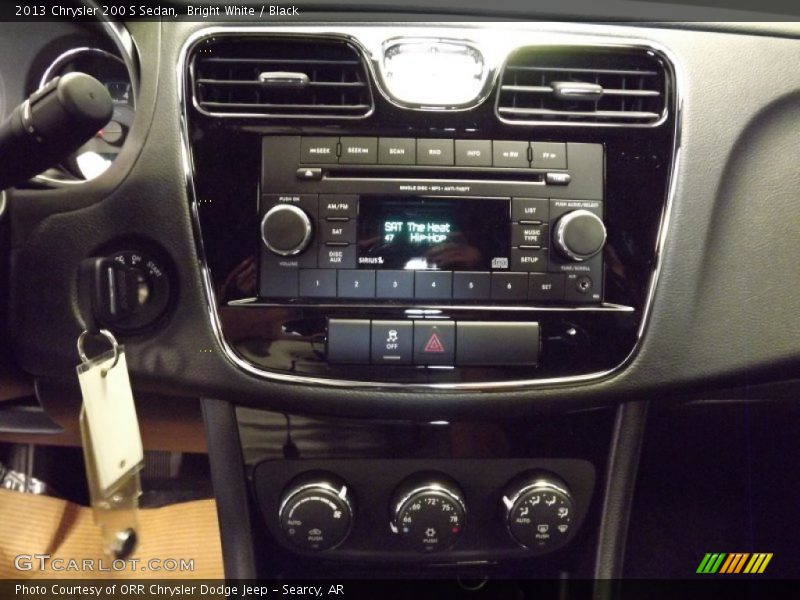 Bright White / Black 2013 Chrysler 200 S Sedan