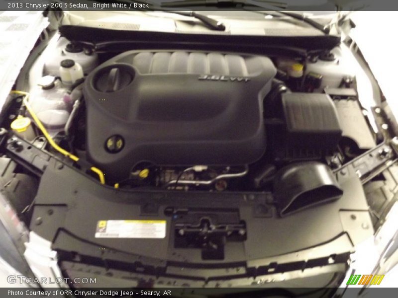 Bright White / Black 2013 Chrysler 200 S Sedan