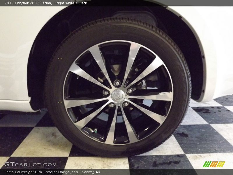 Bright White / Black 2013 Chrysler 200 S Sedan