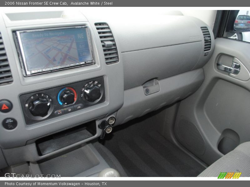 Avalanche White / Steel 2006 Nissan Frontier SE Crew Cab