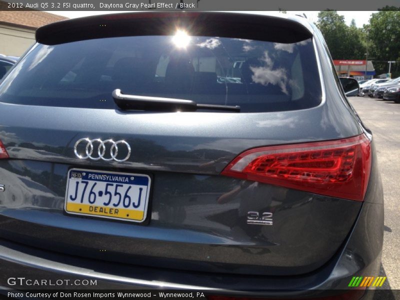 Daytona Gray Pearl Effect / Black 2012 Audi Q5 3.2 FSI quattro