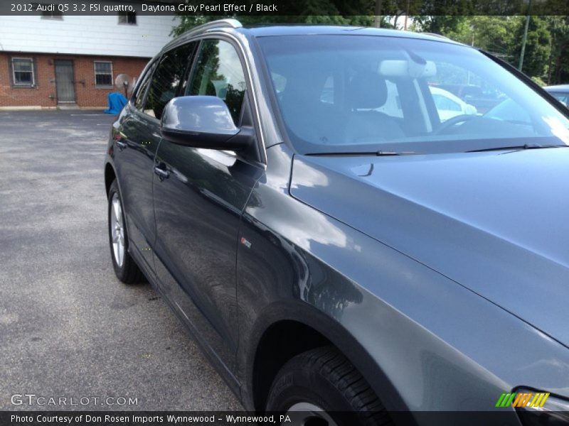 Daytona Gray Pearl Effect / Black 2012 Audi Q5 3.2 FSI quattro