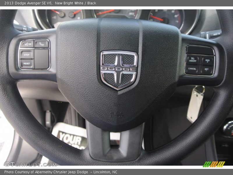 New Bright White / Black 2013 Dodge Avenger SE V6