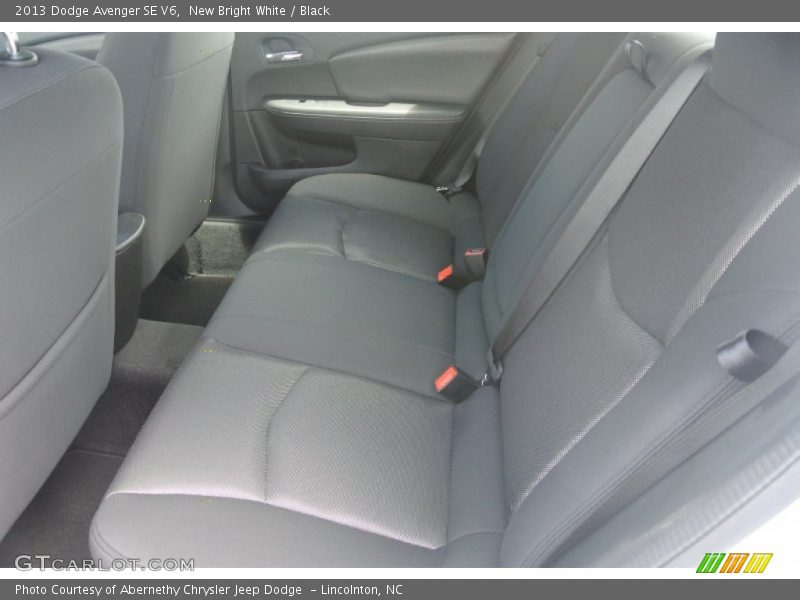 New Bright White / Black 2013 Dodge Avenger SE V6