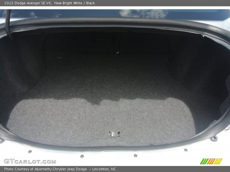 New Bright White / Black 2013 Dodge Avenger SE V6
