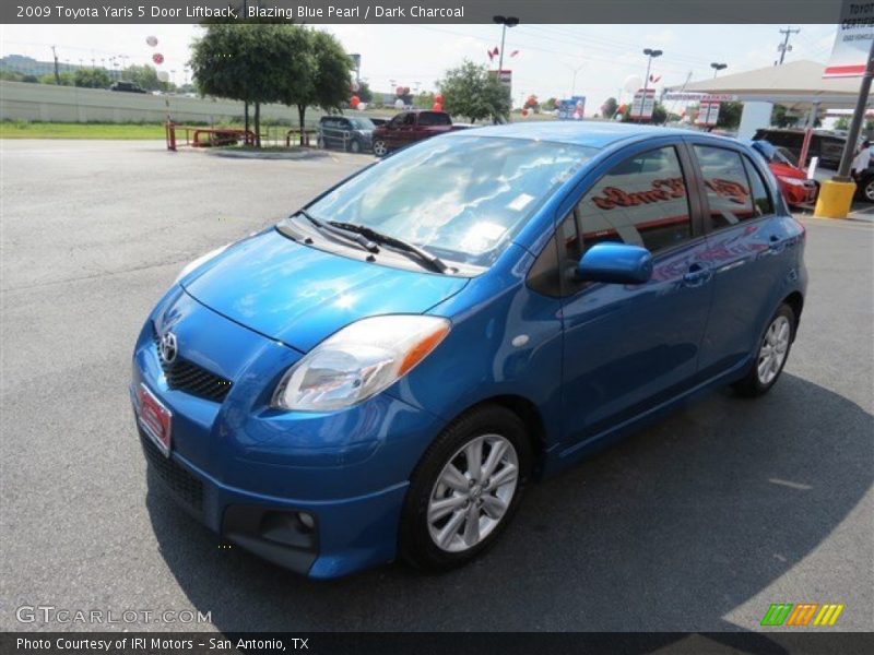 Blazing Blue Pearl / Dark Charcoal 2009 Toyota Yaris 5 Door Liftback