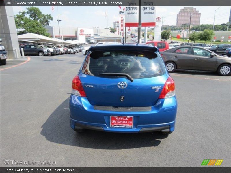 Blazing Blue Pearl / Dark Charcoal 2009 Toyota Yaris 5 Door Liftback