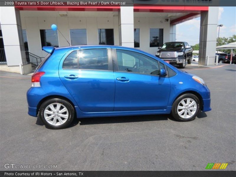 Blazing Blue Pearl / Dark Charcoal 2009 Toyota Yaris 5 Door Liftback