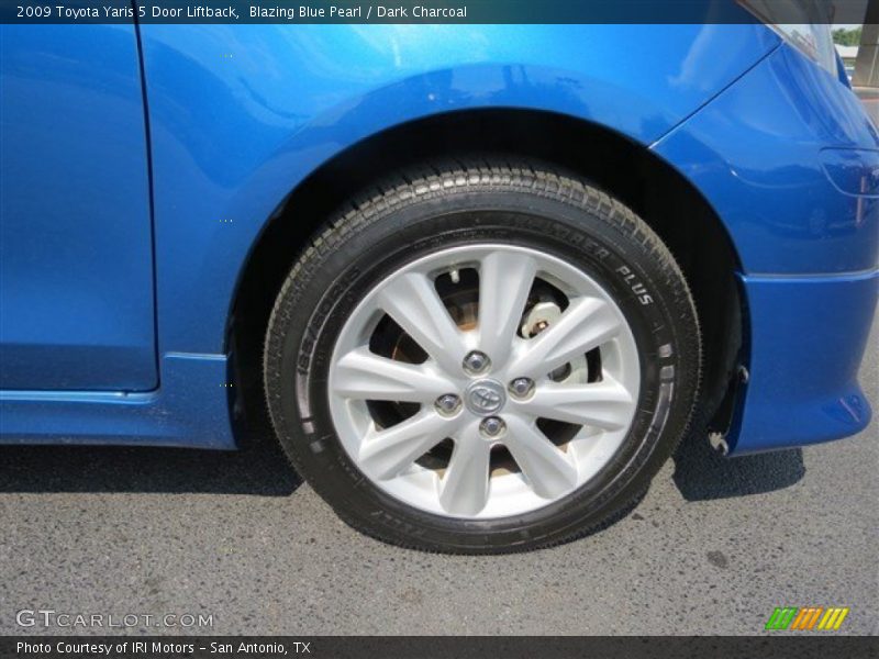 Blazing Blue Pearl / Dark Charcoal 2009 Toyota Yaris 5 Door Liftback