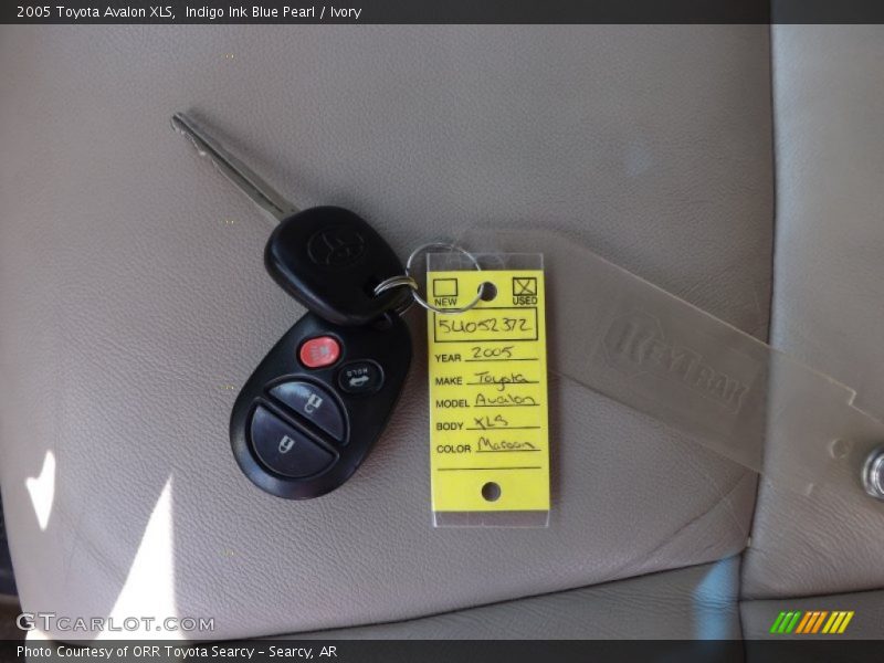 Indigo Ink Blue Pearl / Ivory 2005 Toyota Avalon XLS