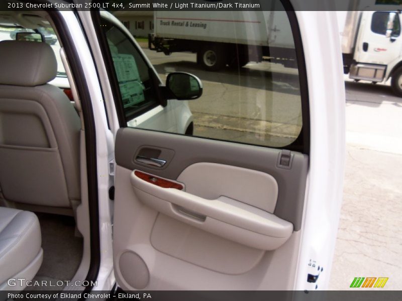 Summit White / Light Titanium/Dark Titanium 2013 Chevrolet Suburban 2500 LT 4x4