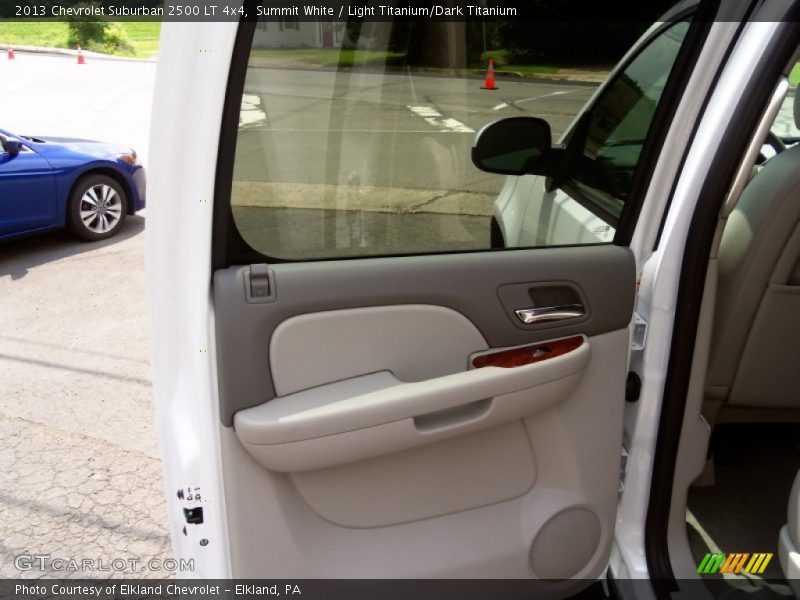 Summit White / Light Titanium/Dark Titanium 2013 Chevrolet Suburban 2500 LT 4x4