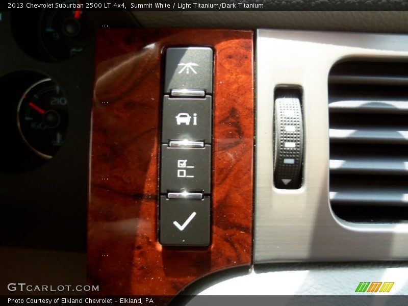 Summit White / Light Titanium/Dark Titanium 2013 Chevrolet Suburban 2500 LT 4x4