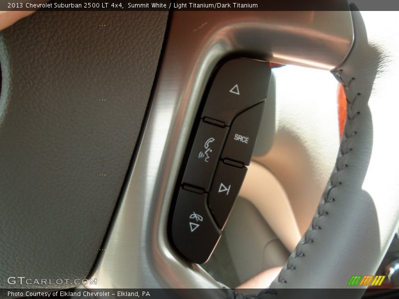 Summit White / Light Titanium/Dark Titanium 2013 Chevrolet Suburban 2500 LT 4x4
