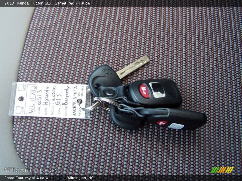 Garnet Red / Taupe 2013 Hyundai Tucson GLS