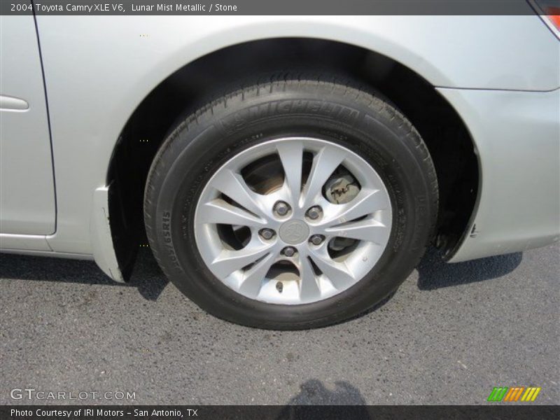 Lunar Mist Metallic / Stone 2004 Toyota Camry XLE V6