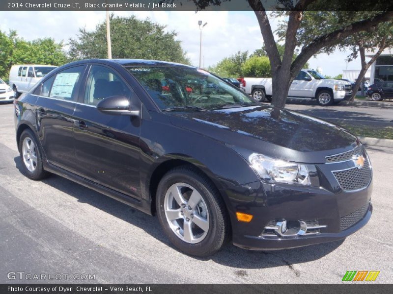 Front 3/4 View of 2014 Cruze LT