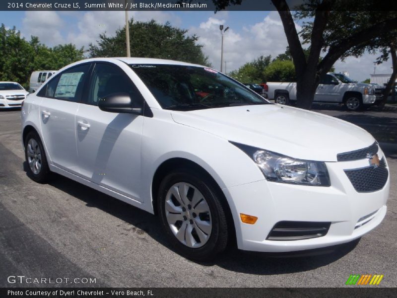 Front 3/4 View of 2014 Cruze LS