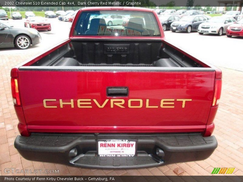 Dark Cherry Red Metallic / Graphite 2002 Chevrolet S10 Extended Cab 4x4