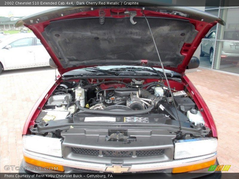 Dark Cherry Red Metallic / Graphite 2002 Chevrolet S10 Extended Cab 4x4