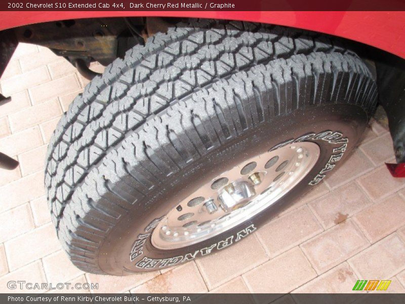 Dark Cherry Red Metallic / Graphite 2002 Chevrolet S10 Extended Cab 4x4