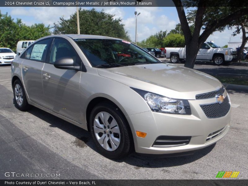 Front 3/4 View of 2014 Cruze LS