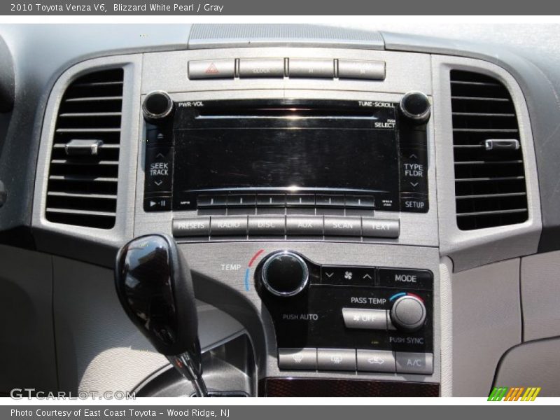 Blizzard White Pearl / Gray 2010 Toyota Venza V6