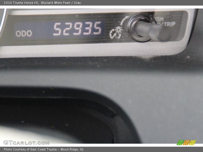 Blizzard White Pearl / Gray 2010 Toyota Venza V6