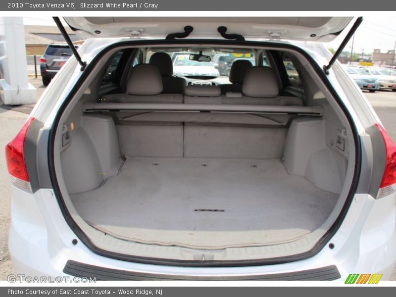 Blizzard White Pearl / Gray 2010 Toyota Venza V6