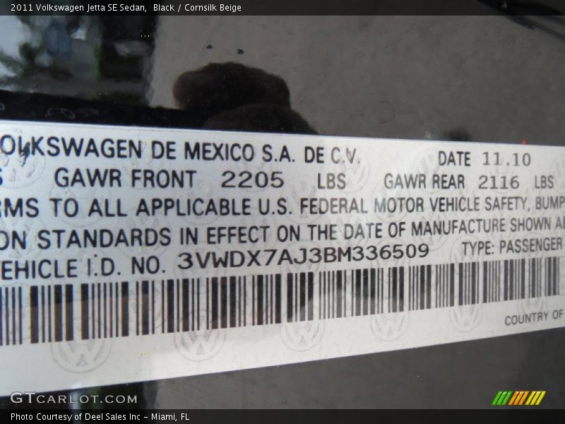 Black / Cornsilk Beige 2011 Volkswagen Jetta SE Sedan